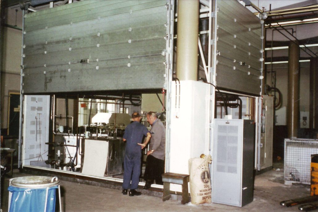 Machine voor het schoonmaken van munitieonderdelen in gebouw 413 hembrug